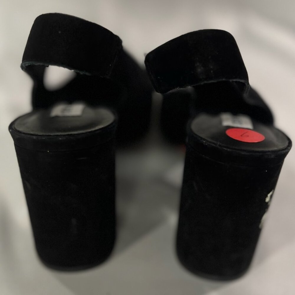 Pointed Toe Pump - Picture 4 of 5